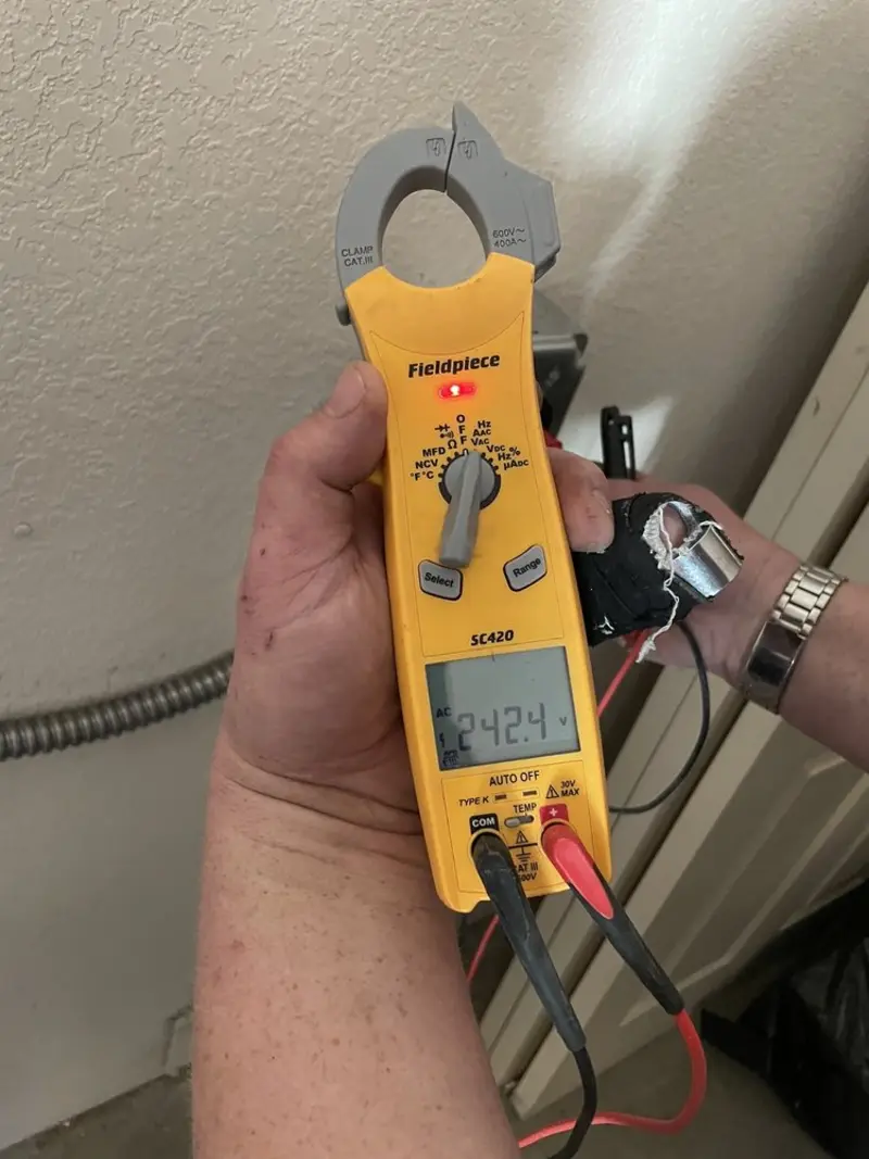 Voltage testing with clamp meter during Generator Installation in Magalia